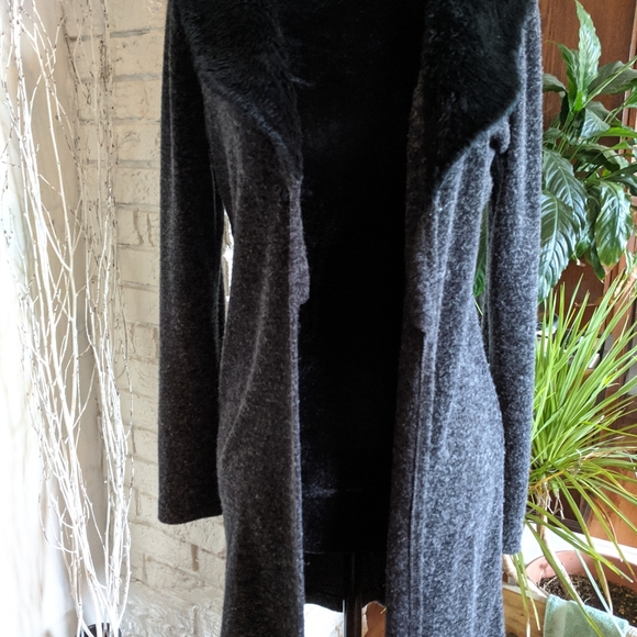 Grey knit sweater with faux fur collar  xs - Picture 2 of 4